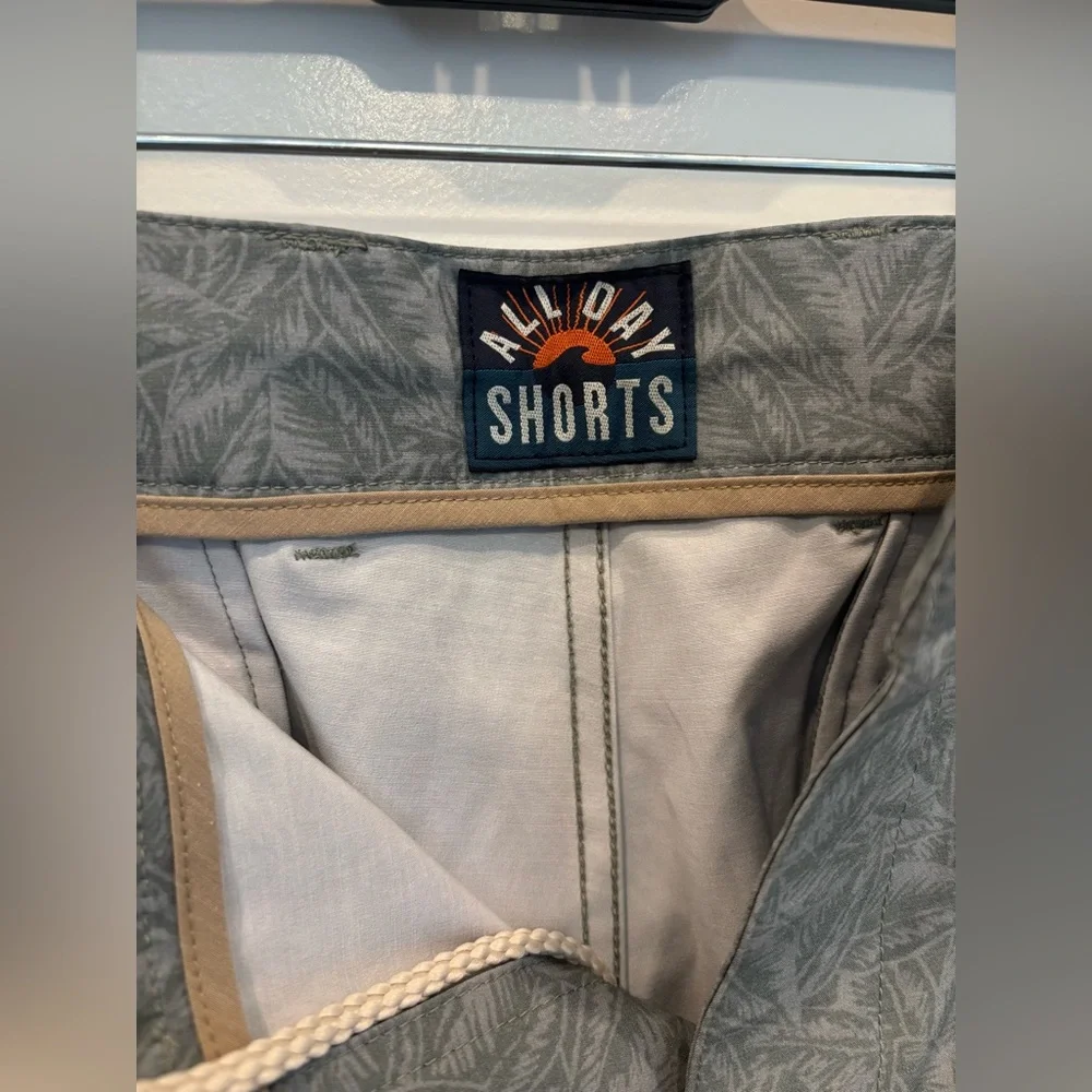 Faherty All Day Short 9” gray print. New without tags. 35